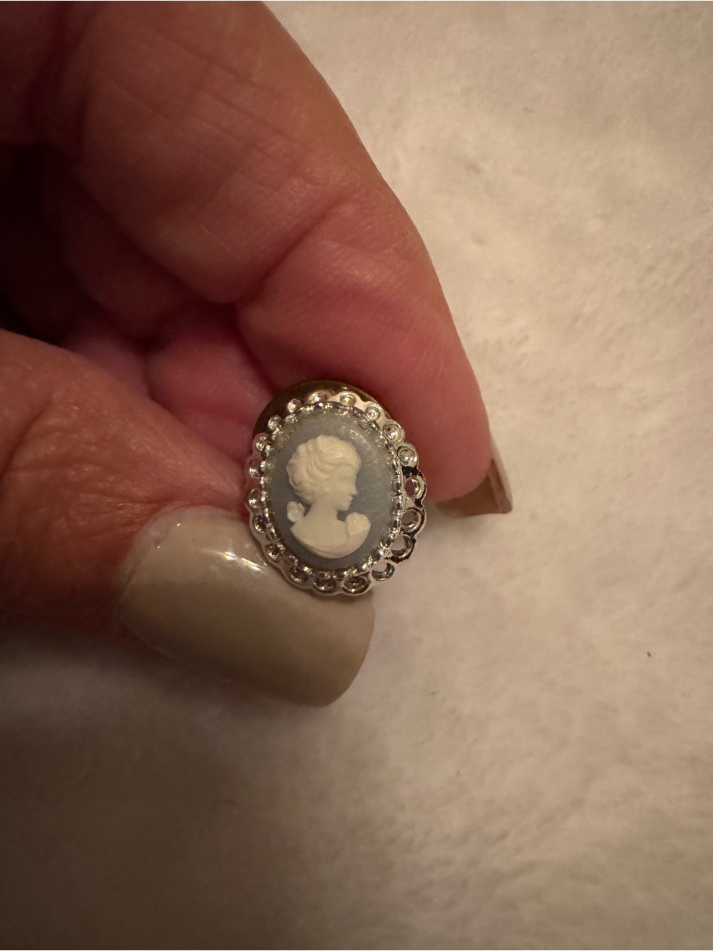 Vintage Classic Cameo pin brooch  in Silver with White Cameo